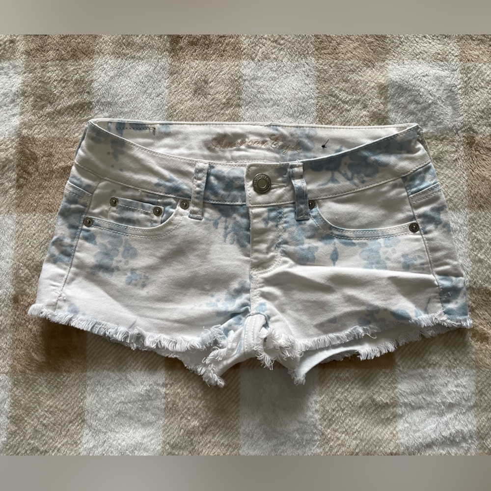 American Eagle 00 White and Blue Tie-Dye floral Denim Shorts